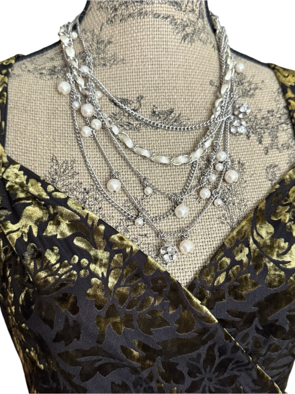 Y2K Le Château Sleeveless Velvet Burnout Floral Wrap Tank Top in Black & Green - Picture 2 of 5